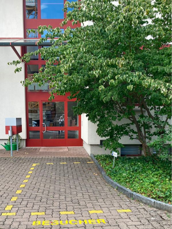 Yoga Mandira - Weststrasse 115 - 8408 Winterthur - Foto 02 - Parkplatz vor dem Eingang